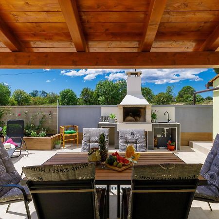 Holiday Home Laura By Interhome พูลา ภายนอก รูปภาพ
