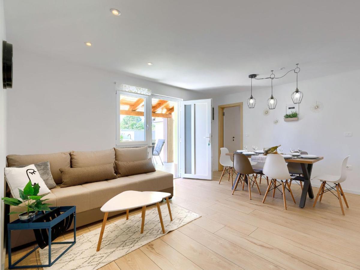 Holiday Home Laura By Interhome พูลา ภายนอก รูปภาพ