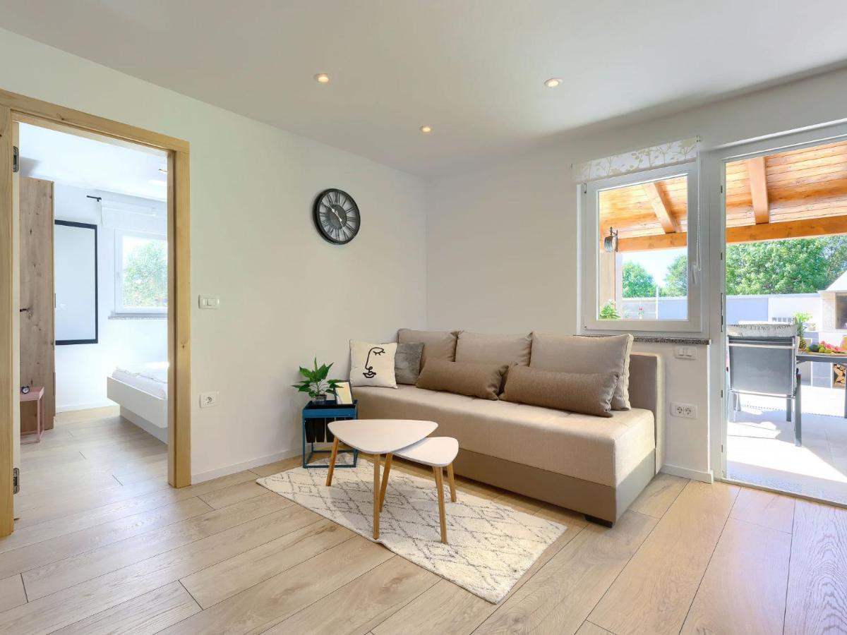 Holiday Home Laura By Interhome พูลา ภายนอก รูปภาพ
